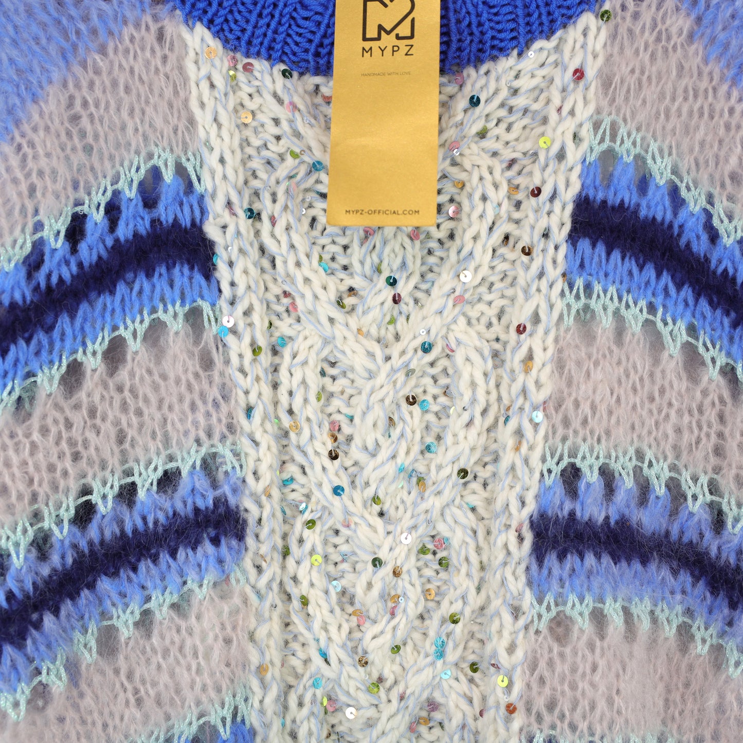 Breipatroon – MYPZ  Light Alpaca Mohair Top Cable Heart Blue No10 (ENG-NL-DE)