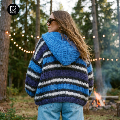 Breipatroon – MYPZ Hooded Chunky Mohair Bomber Cardigan Blue No.15 (ENG-DE-NL-ES-FR-IT-DA-SV-NO)